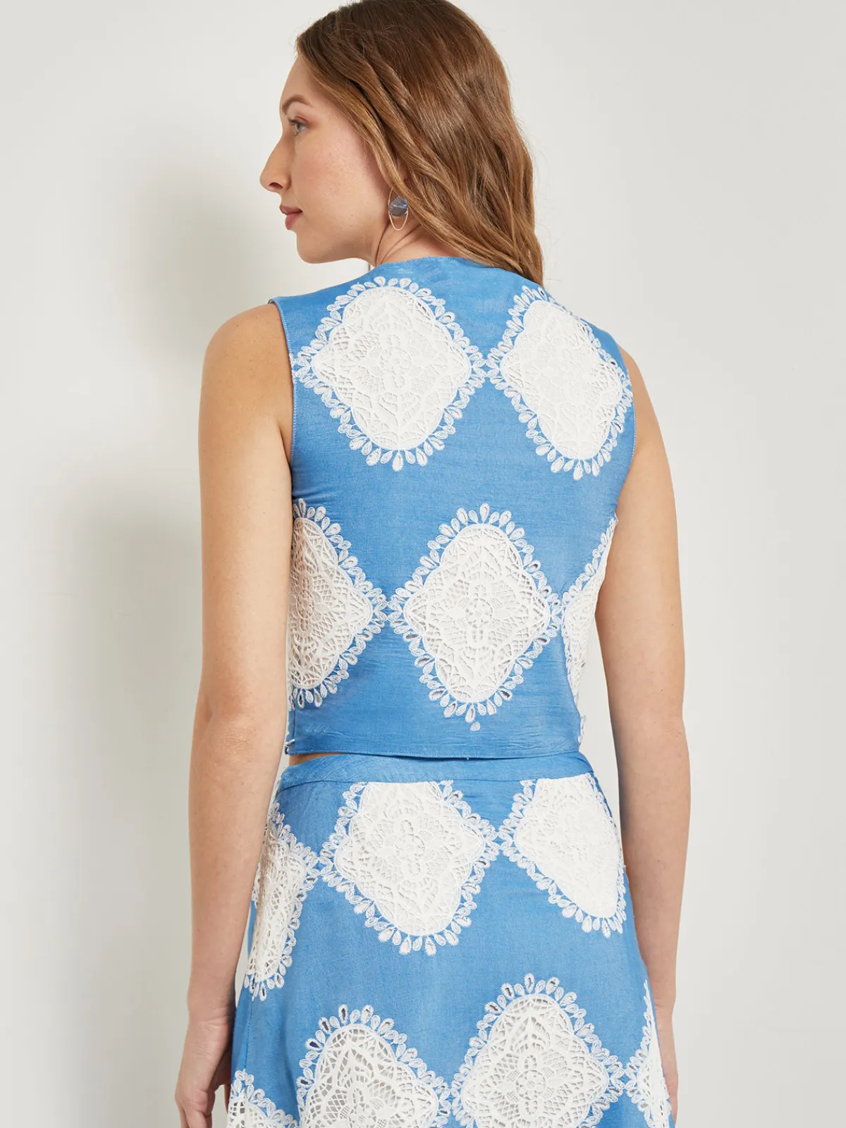 Tops & Tees|Tanks|Misook Modern Fit Lace Inset Woven Cropped Tank AdriaticBlue/White