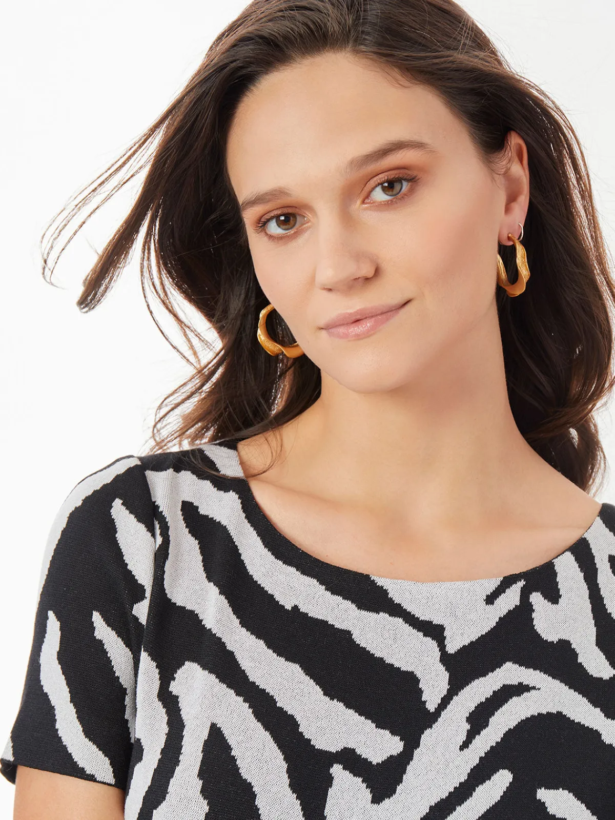 Tops & Tees|Misook Short Sleeve Zebra Soft Knit Top Black/White