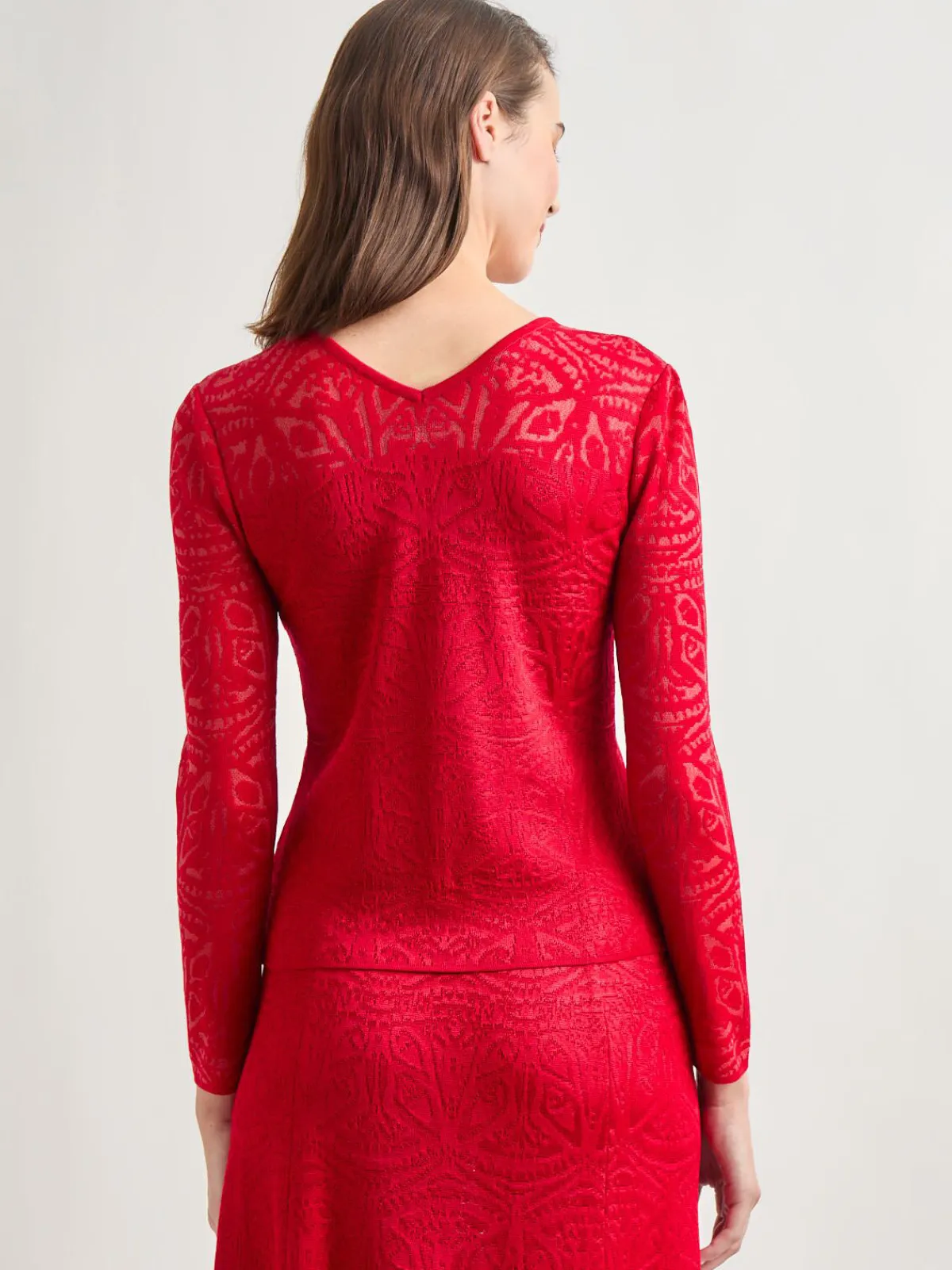 Tops & Tees|Misook Tonal Patterned V-Neck Burnout Knit Top Rouge